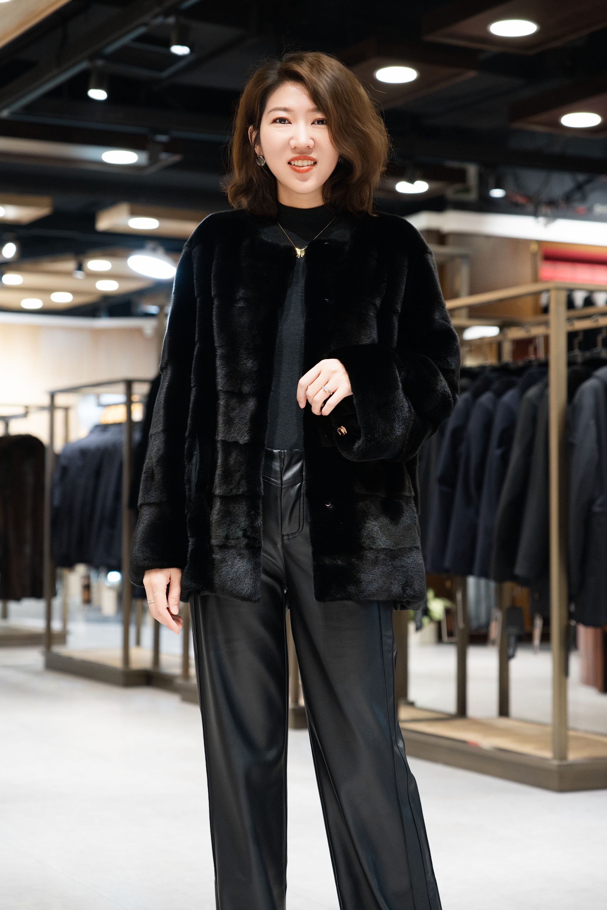 宝嘉美中长款水貂皮草外套圆领横排