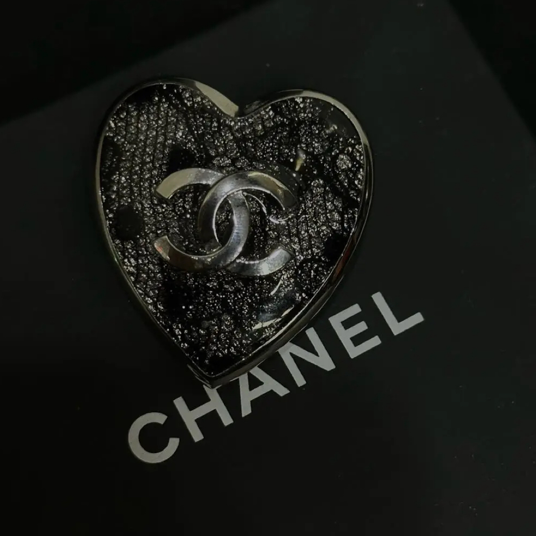 95新 Chanel/香奈儿 24K蕾丝爱心胸针/JJ5112309