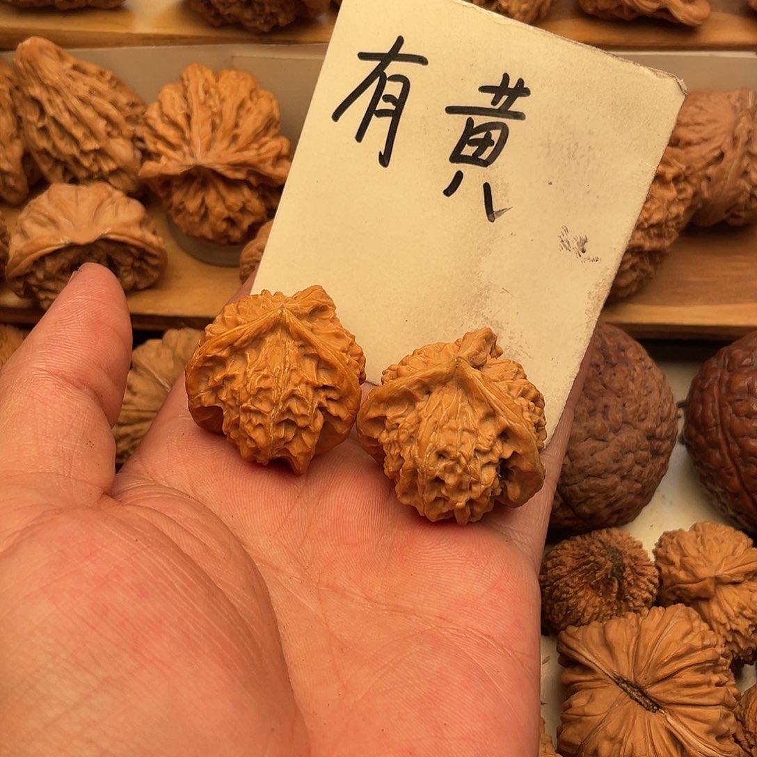 ****z文玩核桃吊坠三楞