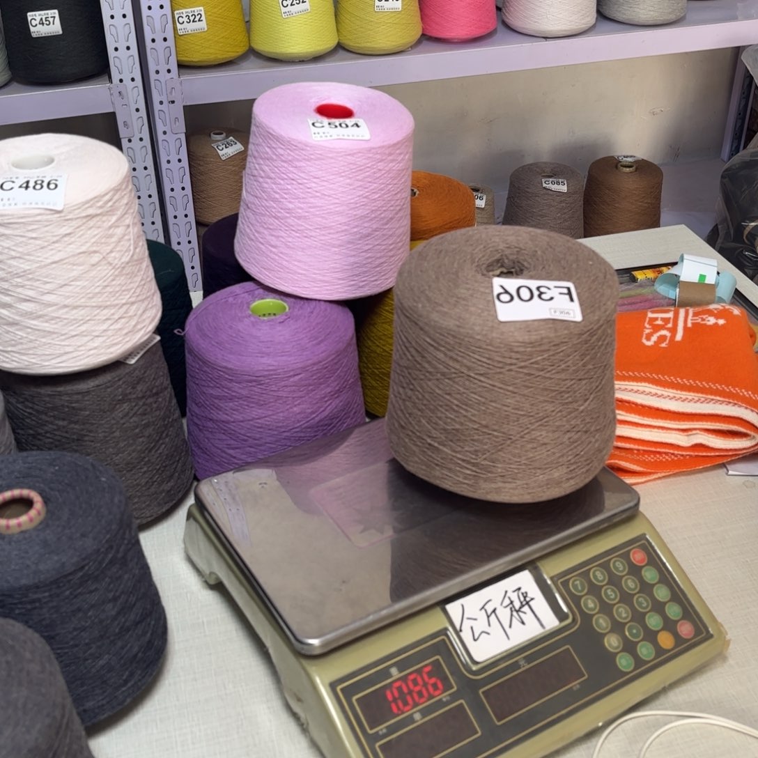 羊毛F306号，35羊绒65羊毛深花驼净重1040克