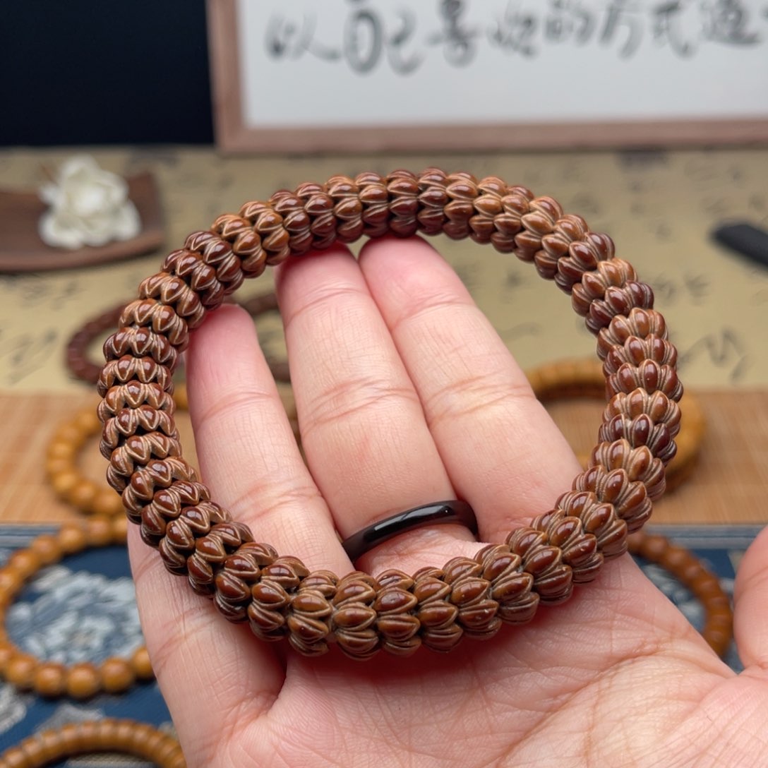 紫金鼠手串雕刻莲花