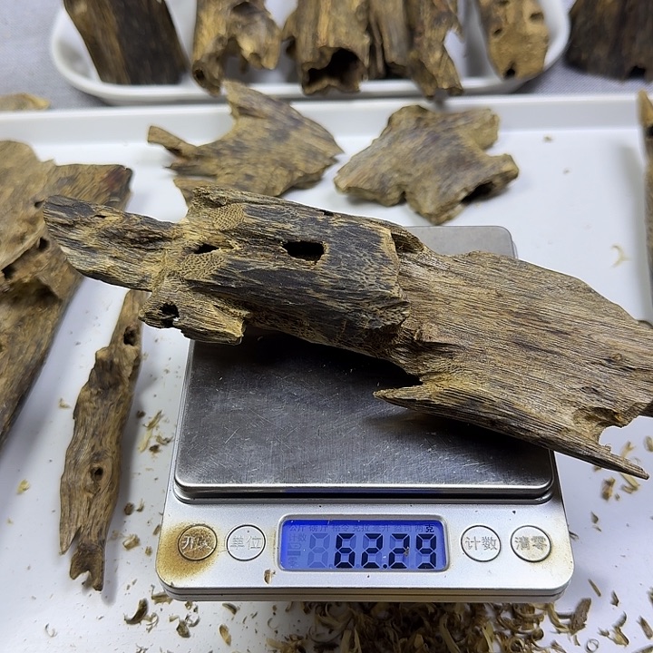 刘***贺香料红骨凹身虫漏香62克