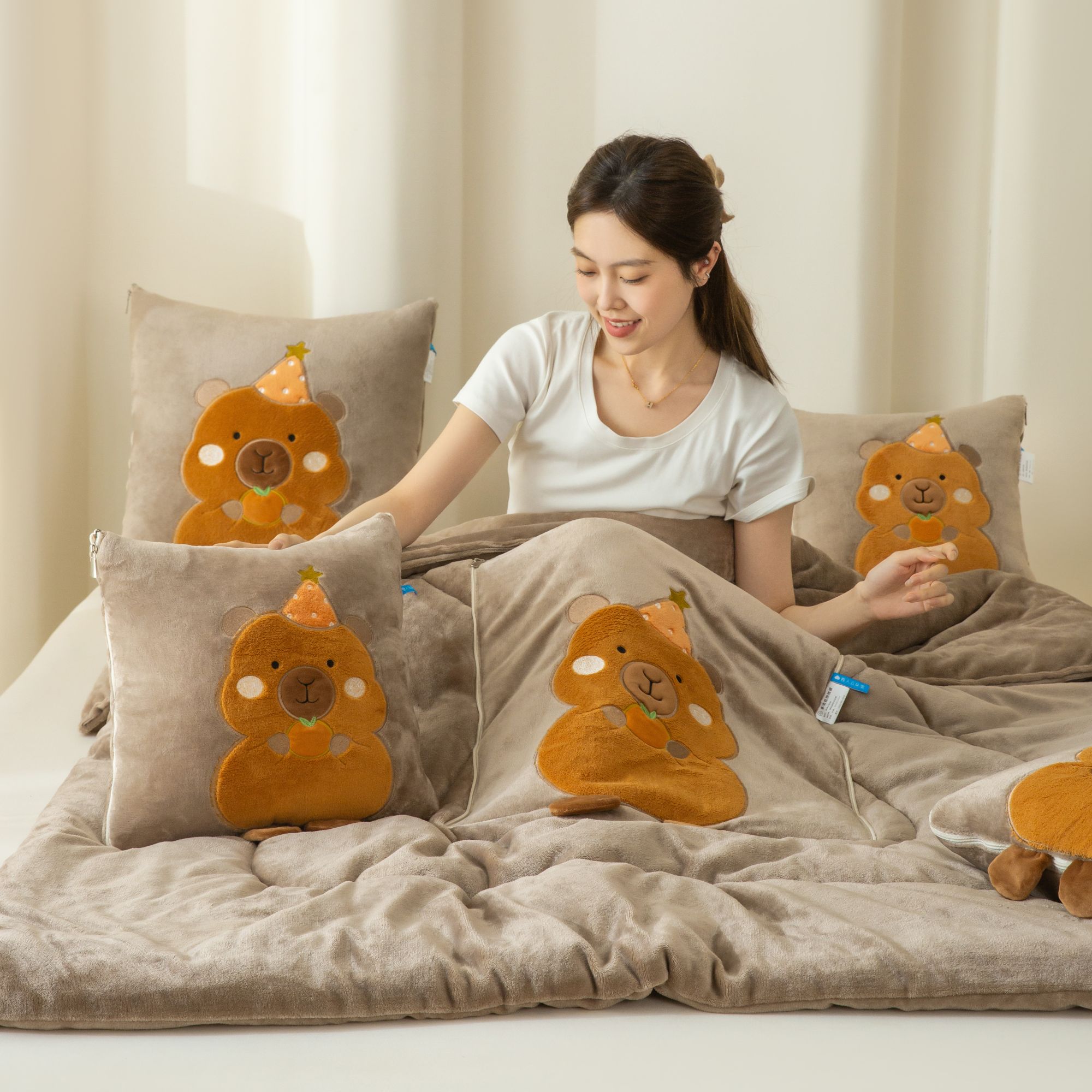 卡皮巴拉【网红加厚抱枕被 】两用沙发车载折叠保暖多功能单人被