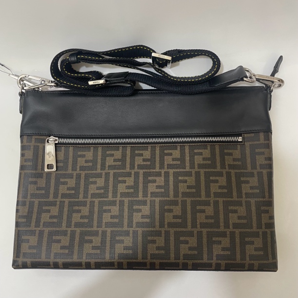 99新 FENDI/芬迪 芬迪一字开斜挎单肩可手拿 33/24/5