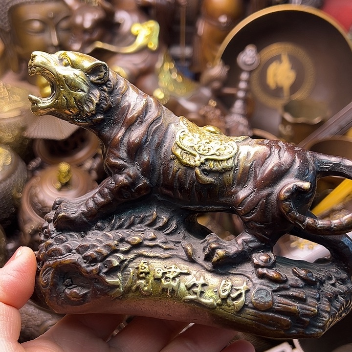 铜22345566778888777