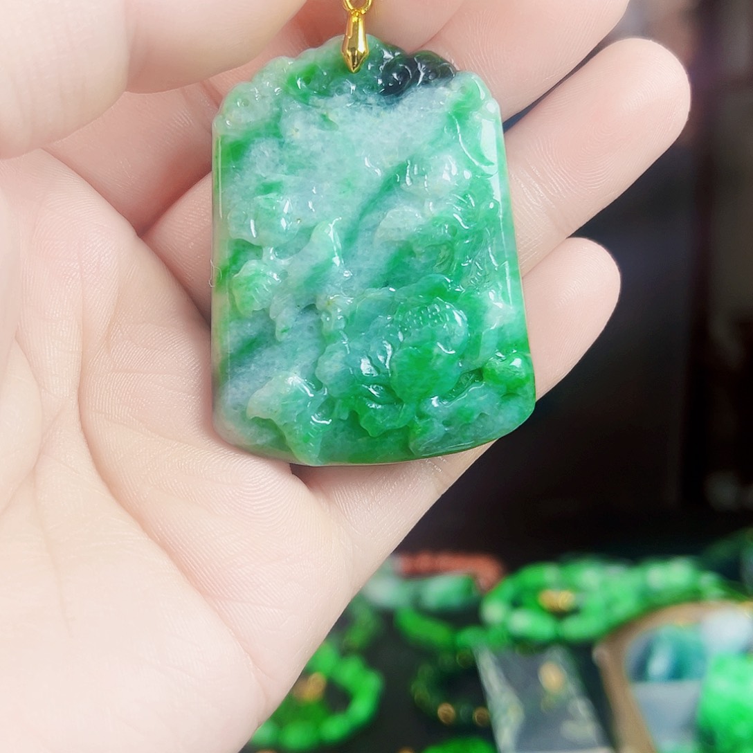 翡翠颈饰未镶嵌吊坠