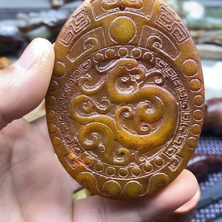 未镶嵌蛇纹石玉颈饰