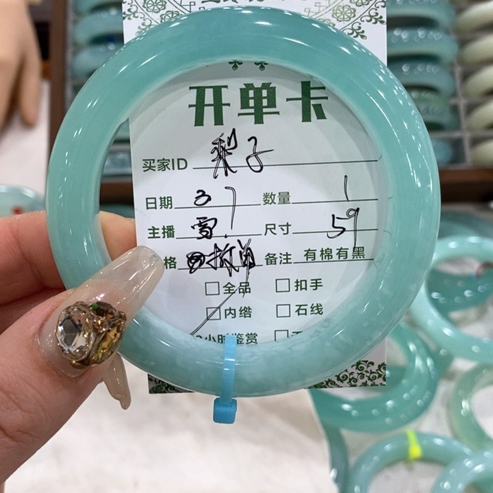 蛇纹石玉手镯未镶嵌梨*?
