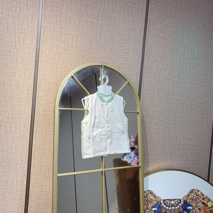 AH421   宝宝绿色立领满印夹棉马甲