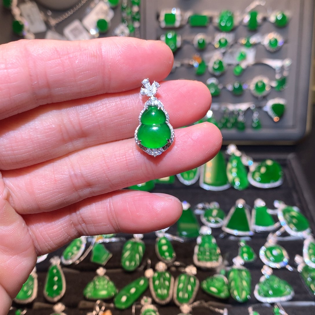 翡翠吊坠(不含链)18K金镶嵌天然翡翠