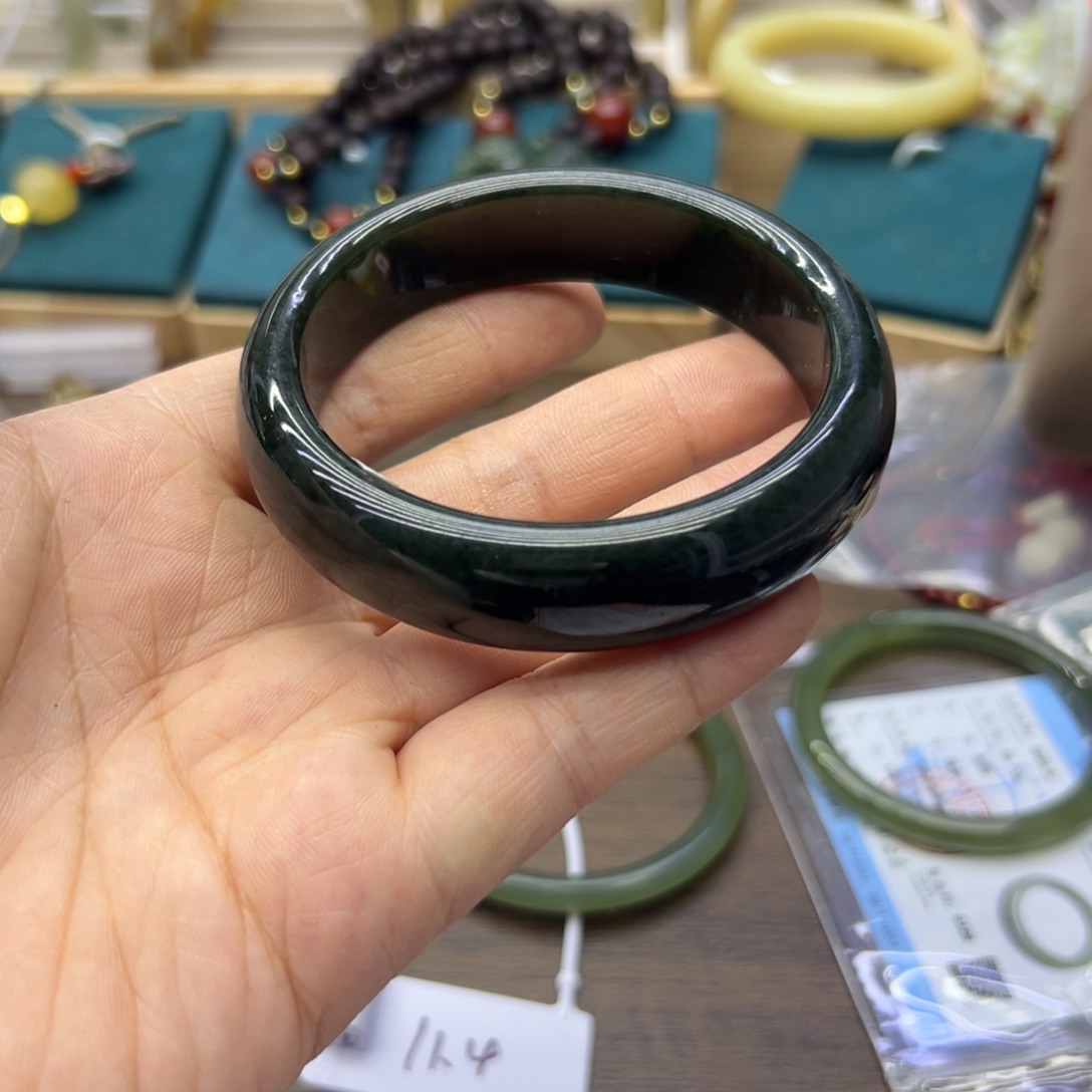 和田玉未镶嵌手镯60.2圈围635