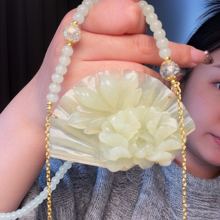 未镶嵌蛇纹石玉颈饰早**休