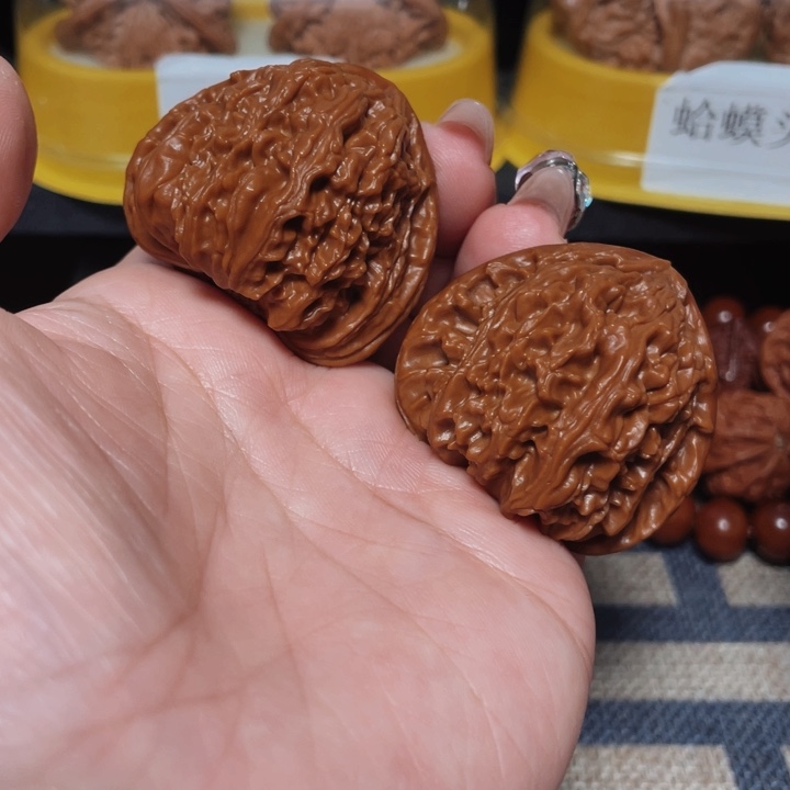 文玩核桃把件。三角白42