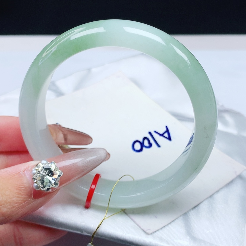 【闪购商品】翡翠手镯未镶嵌53.6圈