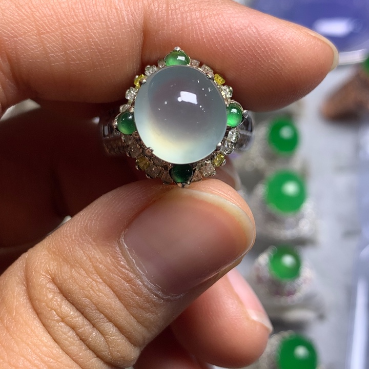 翡翠未镶嵌戒指铜托，卖裸石，需要二次镶嵌