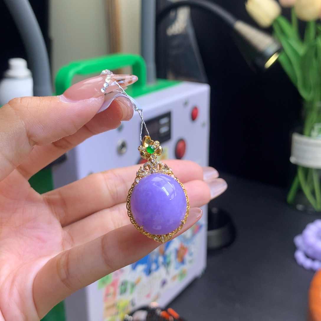 翡翠18K金镶嵌颈饰