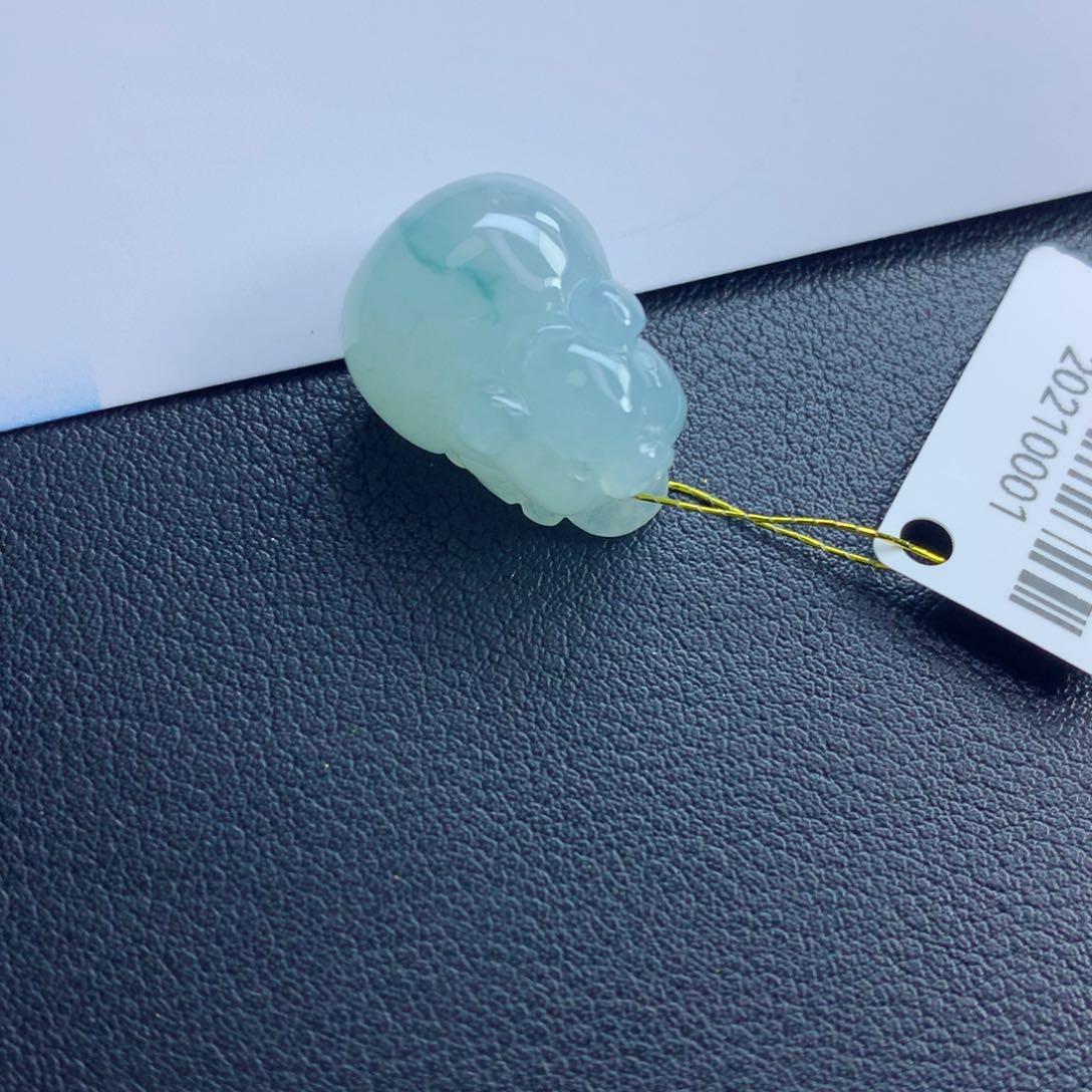 翡翠颈饰未镶嵌小猪