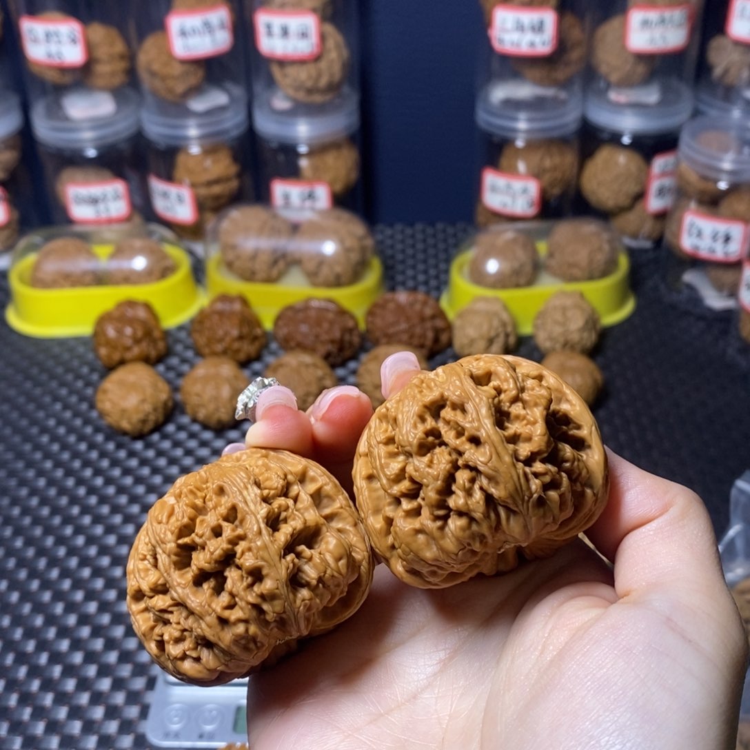 文玩核桃吊坠大粗筋50