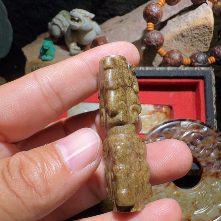 这***懒和田玉（糖玉）未镶嵌颈饰