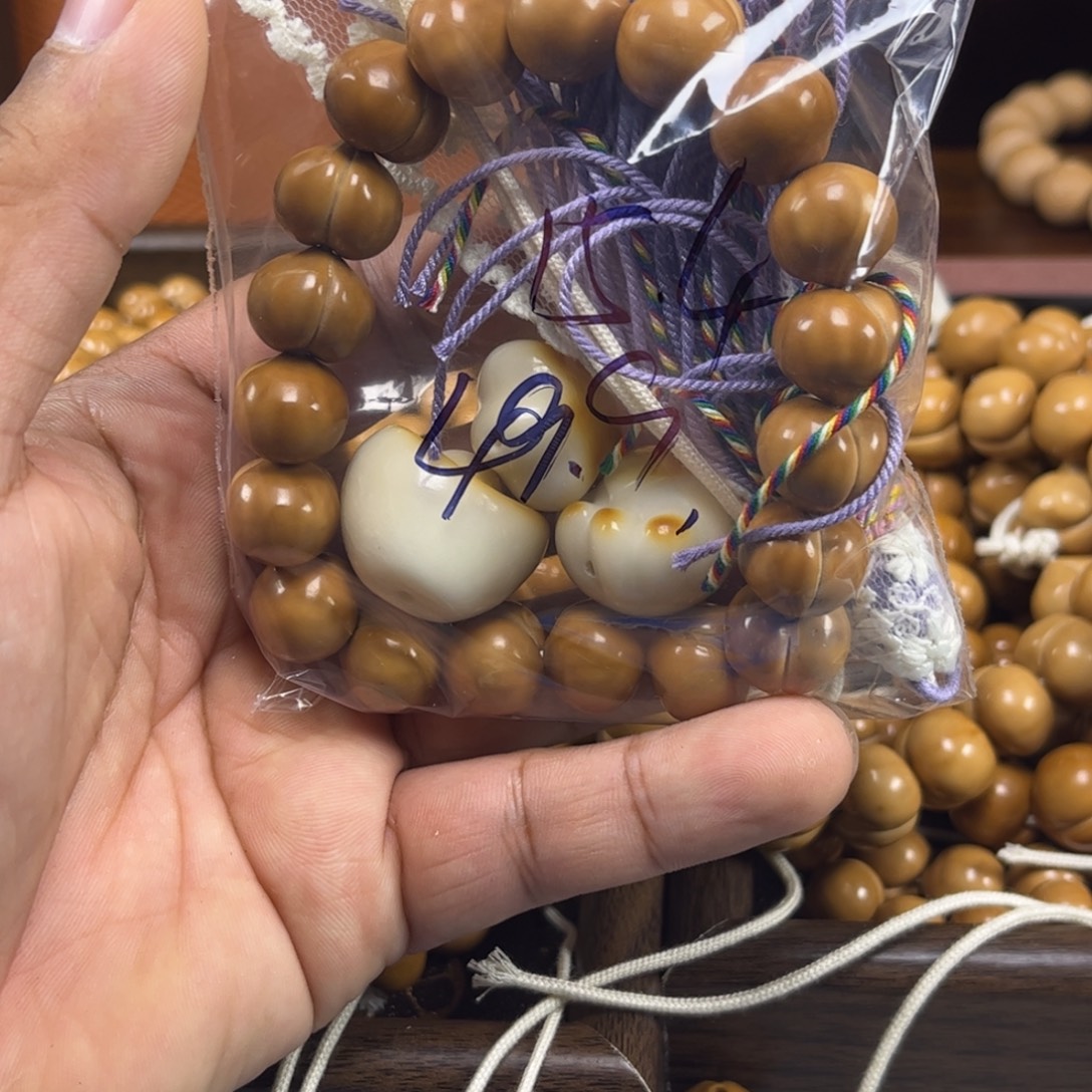 文***雅猴头核桃吊坠屁桃微微瑕