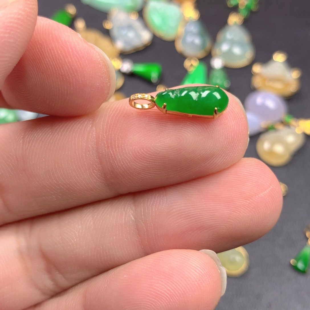 【闪购商品】颈饰18K金镶嵌翡翠敏翡翠