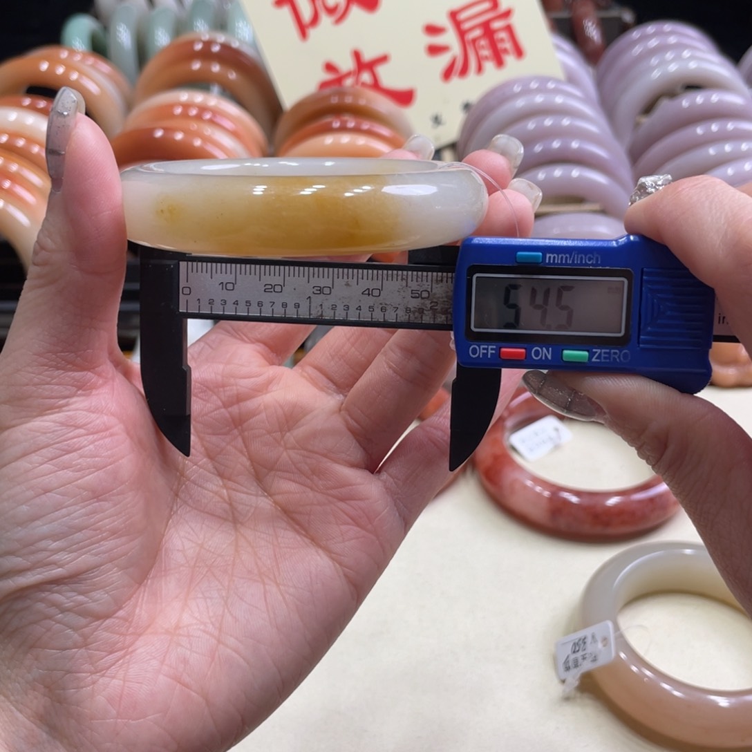 未镶嵌手镯石英质玉