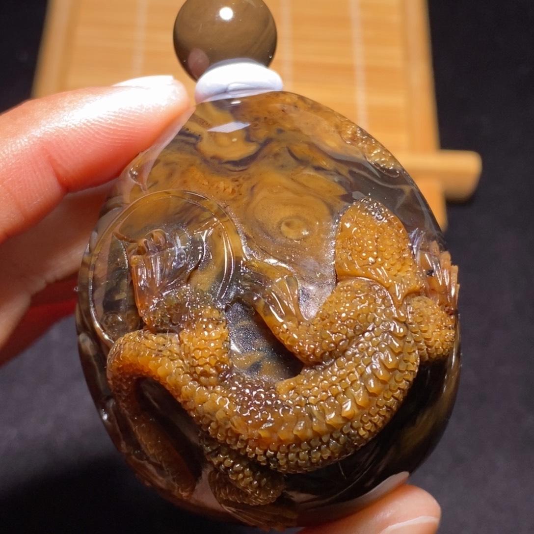 琥珀未镶嵌颈饰52克