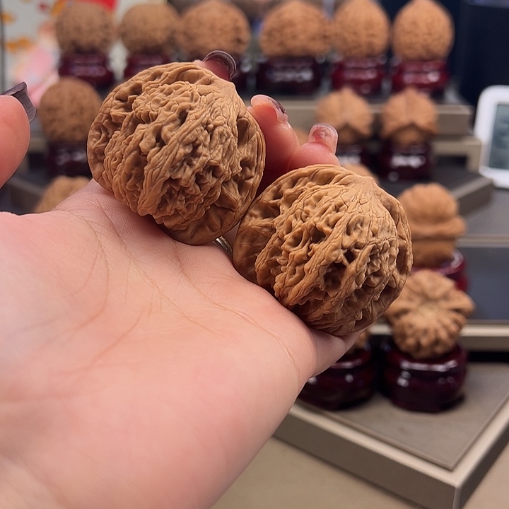 文玩核桃把件45 虎头 v-003