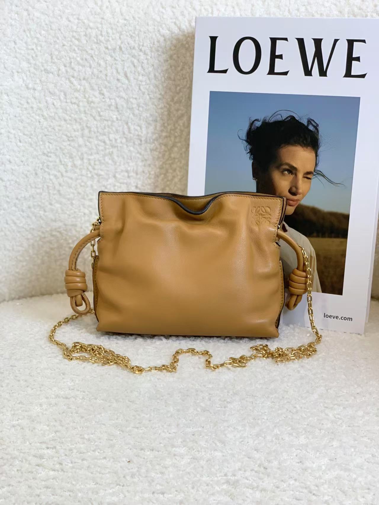 99新 LOEWE/罗意威 壹臻/棕色nano小福袋手提包/81030302订金