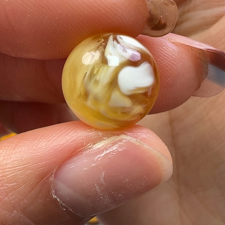 蜜蜡未镶嵌珠宝奇石