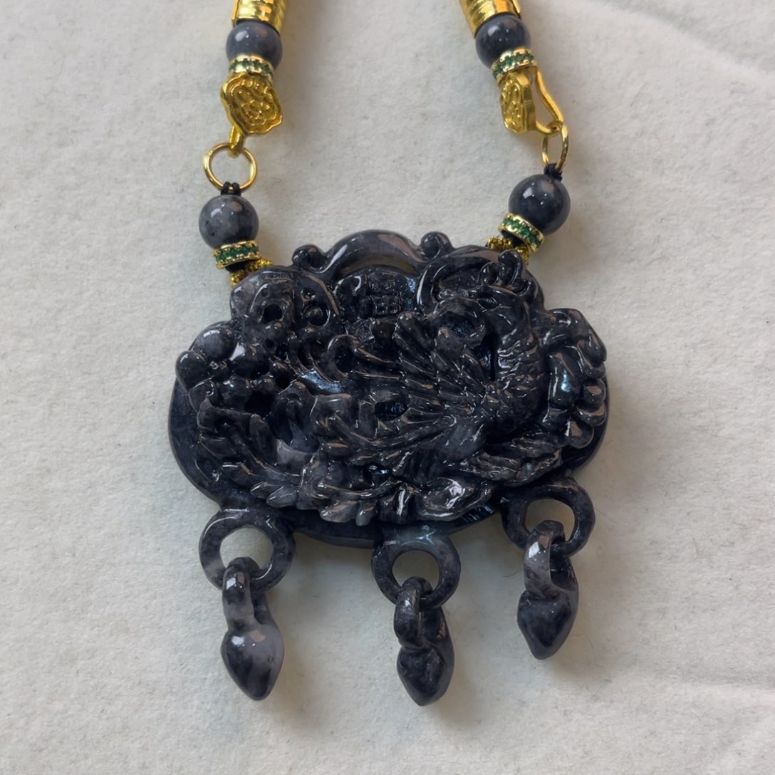 翡翠颈饰未镶嵌翡翠