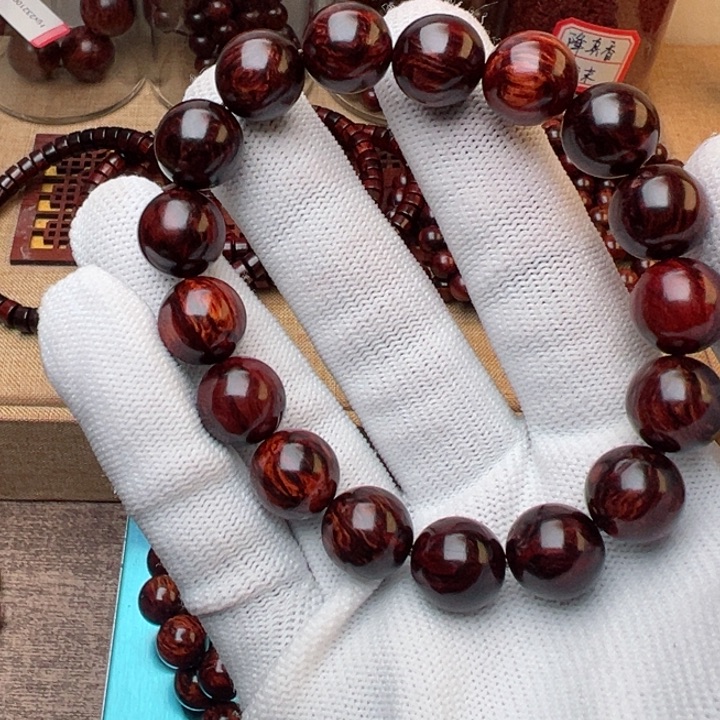 轻***。木木本海南红降花梨公12圆珠单圈瑕疵