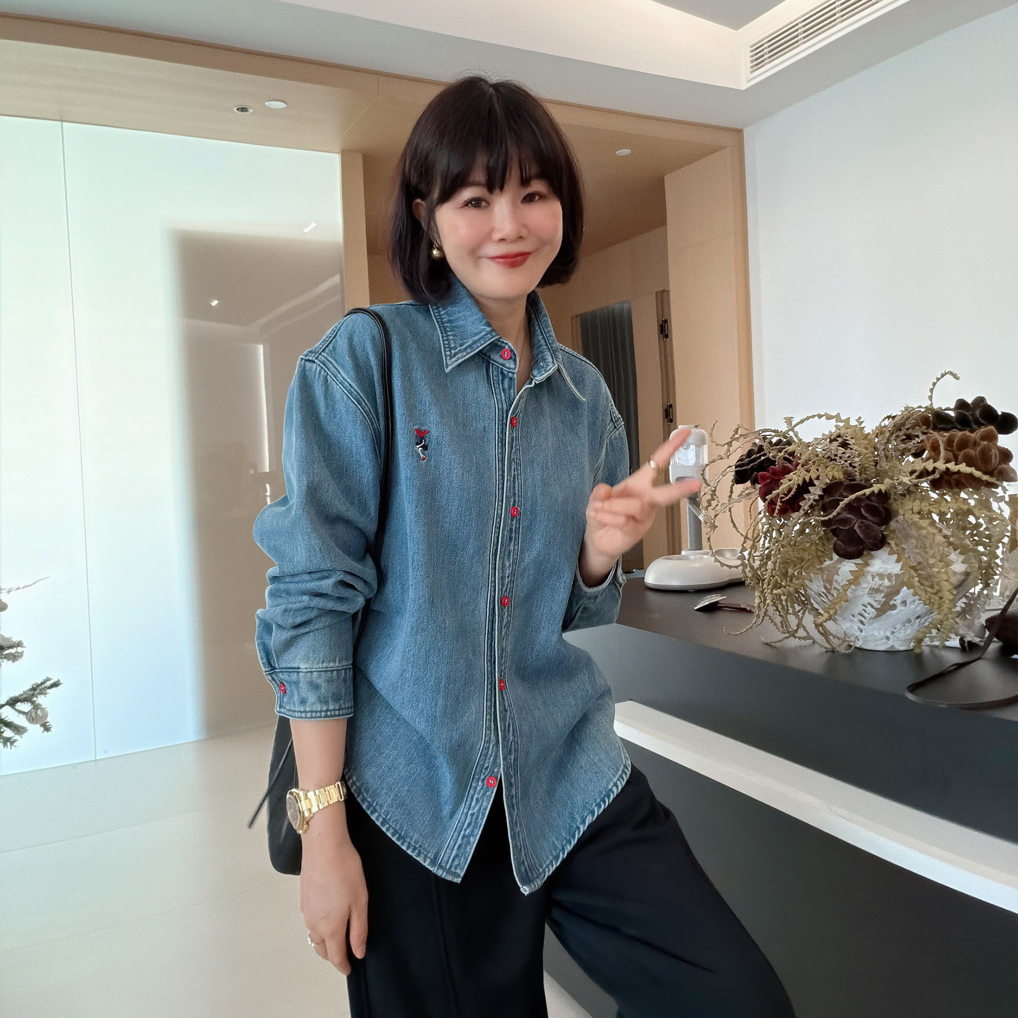 秋冬时尚磨毛宽松百搭显瘦红扣子刺绣衬衫长袖牛仔衬衣