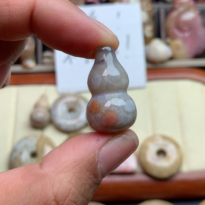 硅化珊瑚（珊瑚玉）颈饰未镶嵌