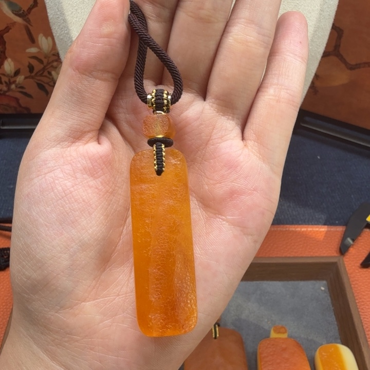 蜜蜡未镶嵌吊坠(赠链)