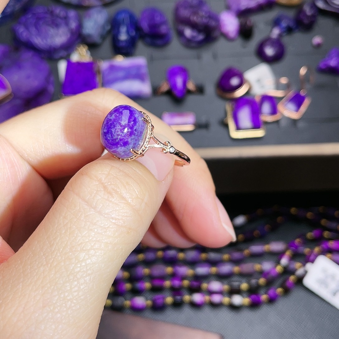 银S925镶嵌苏纪石（舒俱来）戒指