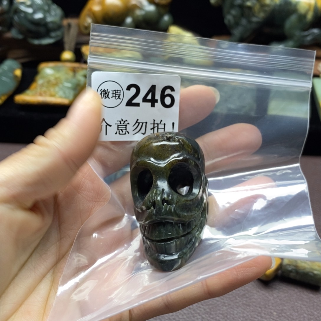 未镶嵌岫岩河磨玉（透闪石质玉）把件