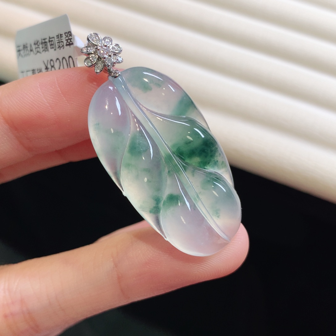 翡翠颈饰18K金镶嵌叶子