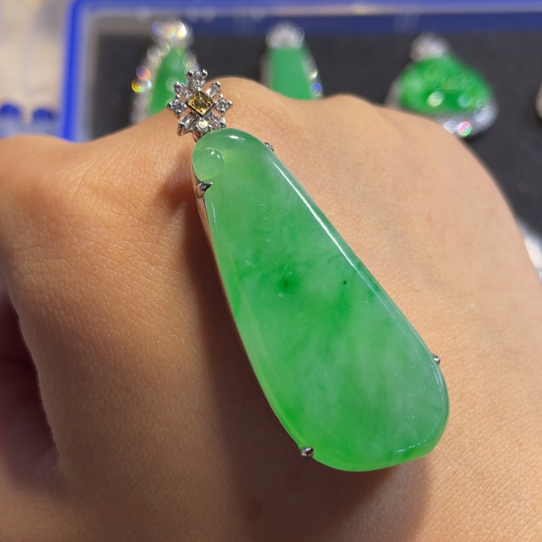 未镶嵌定制翡翠瓜