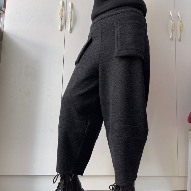 大口袋豹纹花色阔腿裤