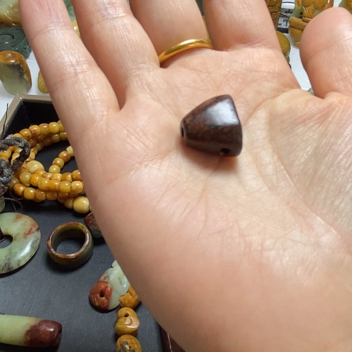 小***哥岫岩河磨玉（透闪石质玉）未镶嵌珠宝奇石