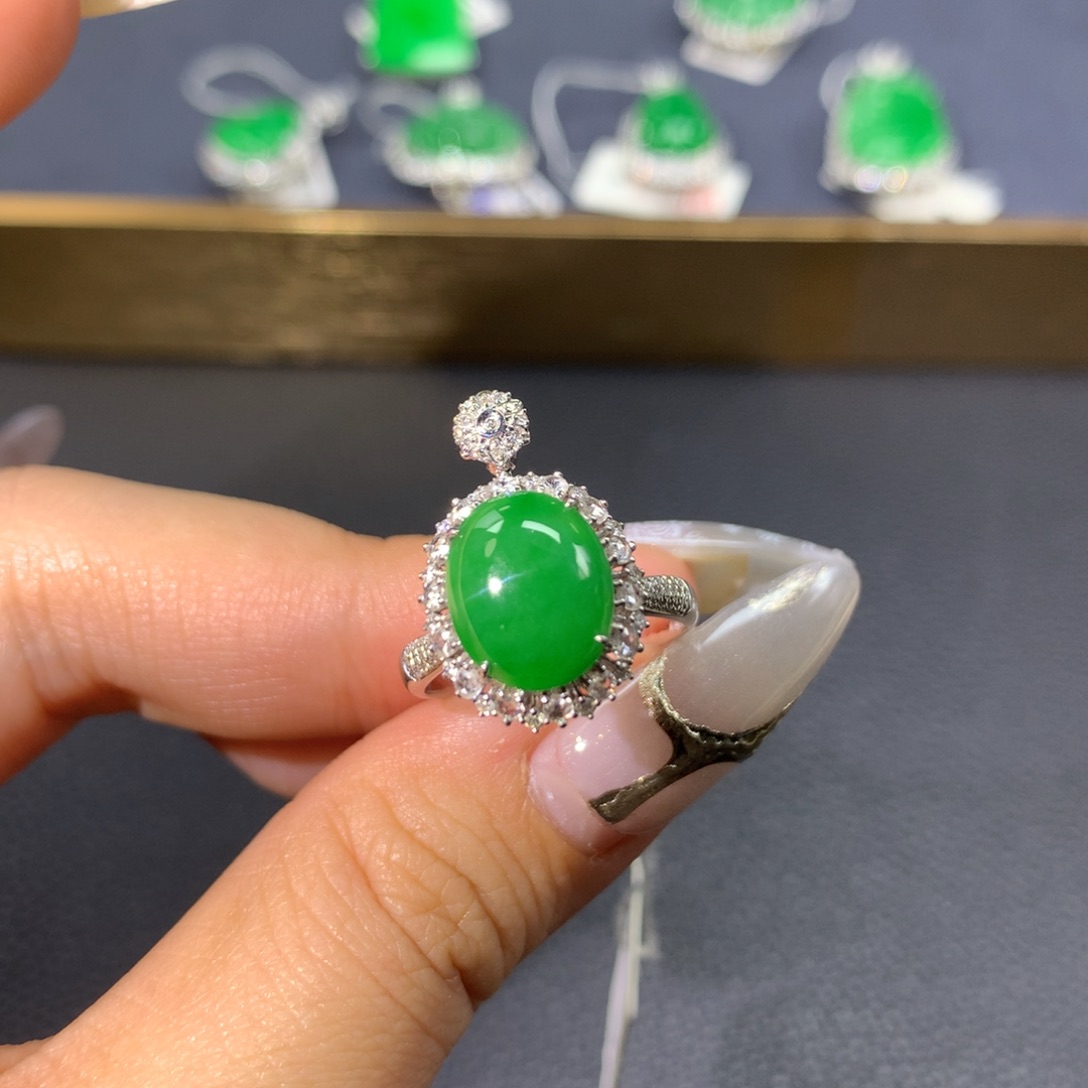 翡翠戒指18K金镶嵌翡翠