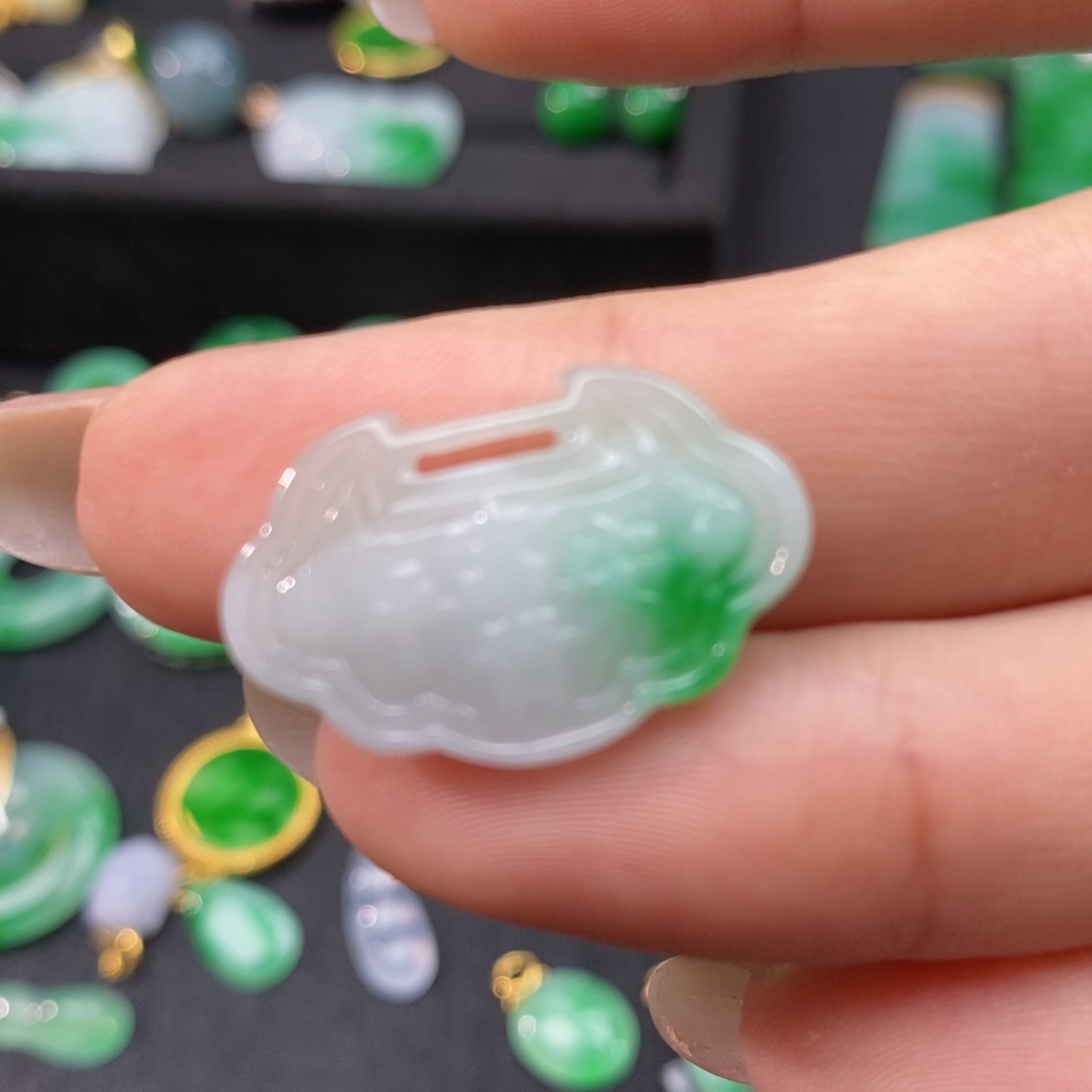 翡翠颈饰未镶嵌翡翠