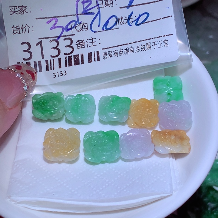 周***美翡翠未镶嵌颈饰这