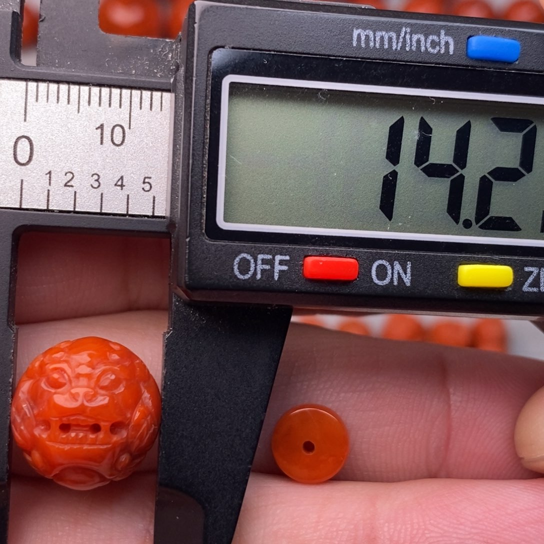 南红玛瑙未镶嵌配饰隔**方有瑕疵特惠