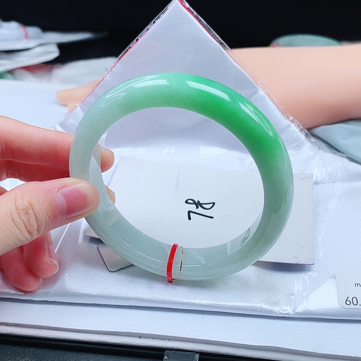 翡翠手镯未镶嵌缅甸天然a货手镯60+