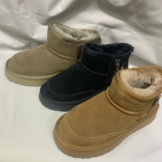 新款时尚雪地靴真皮真毛冬季短款保暖防滑方头女款雪地靴