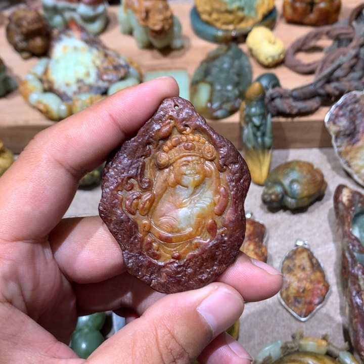 未镶嵌岫岩河磨玉（透闪石质玉）把件