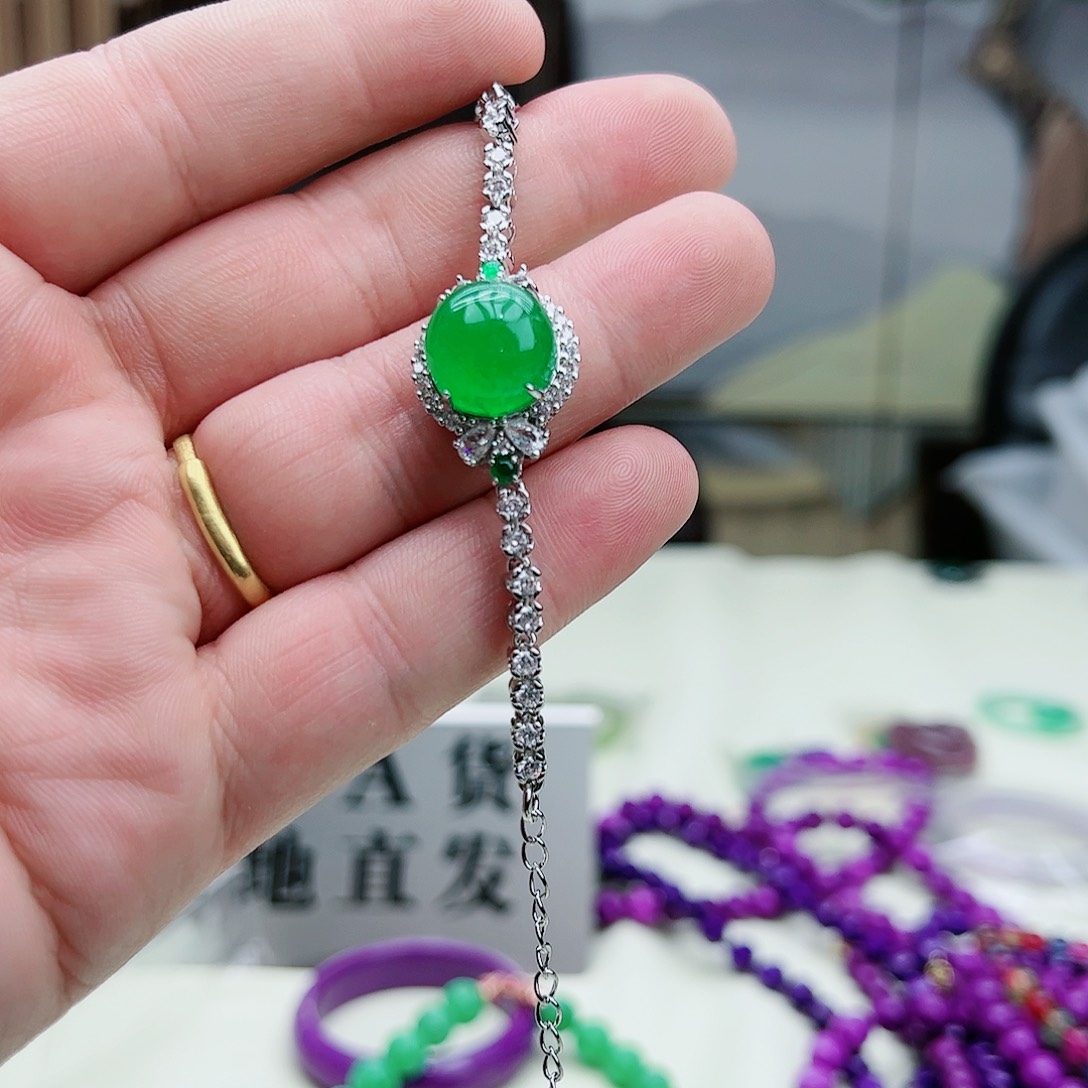 翡翠吊坠(赠链)14K金镶嵌