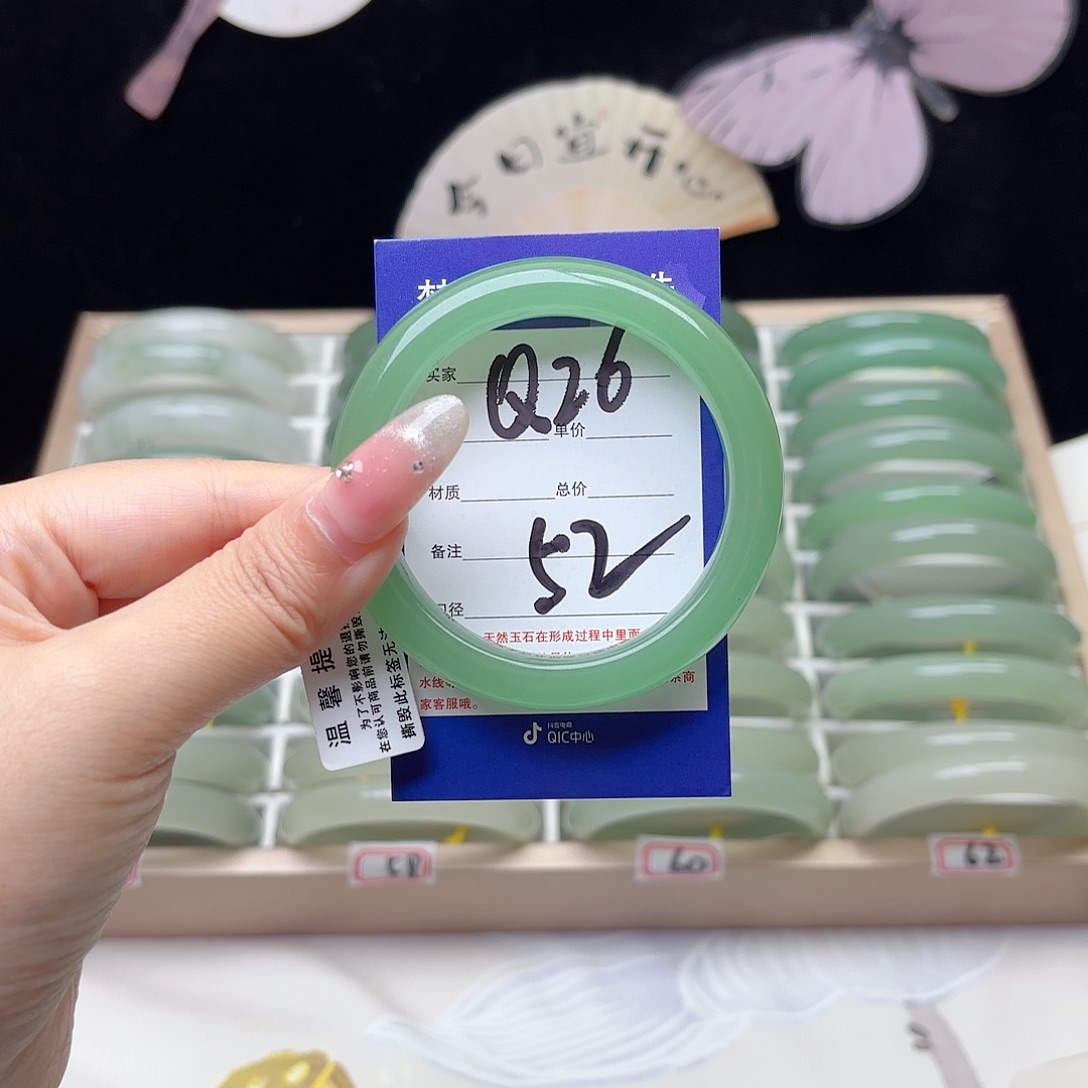 未镶嵌手镯石英质玉